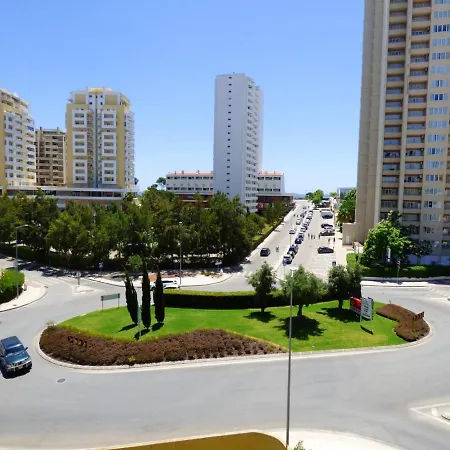 2 Bedrooms With View Shared Pool And Furnished Balcony At 2 Km Away From The Apartamento Portimão